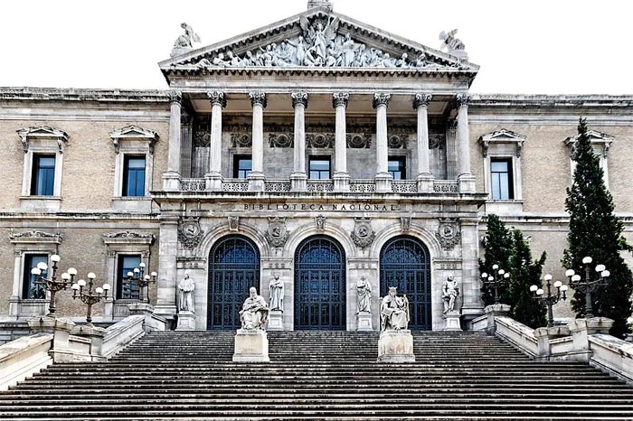 M de Morales disponible para préstamo y&nbsp;consulta